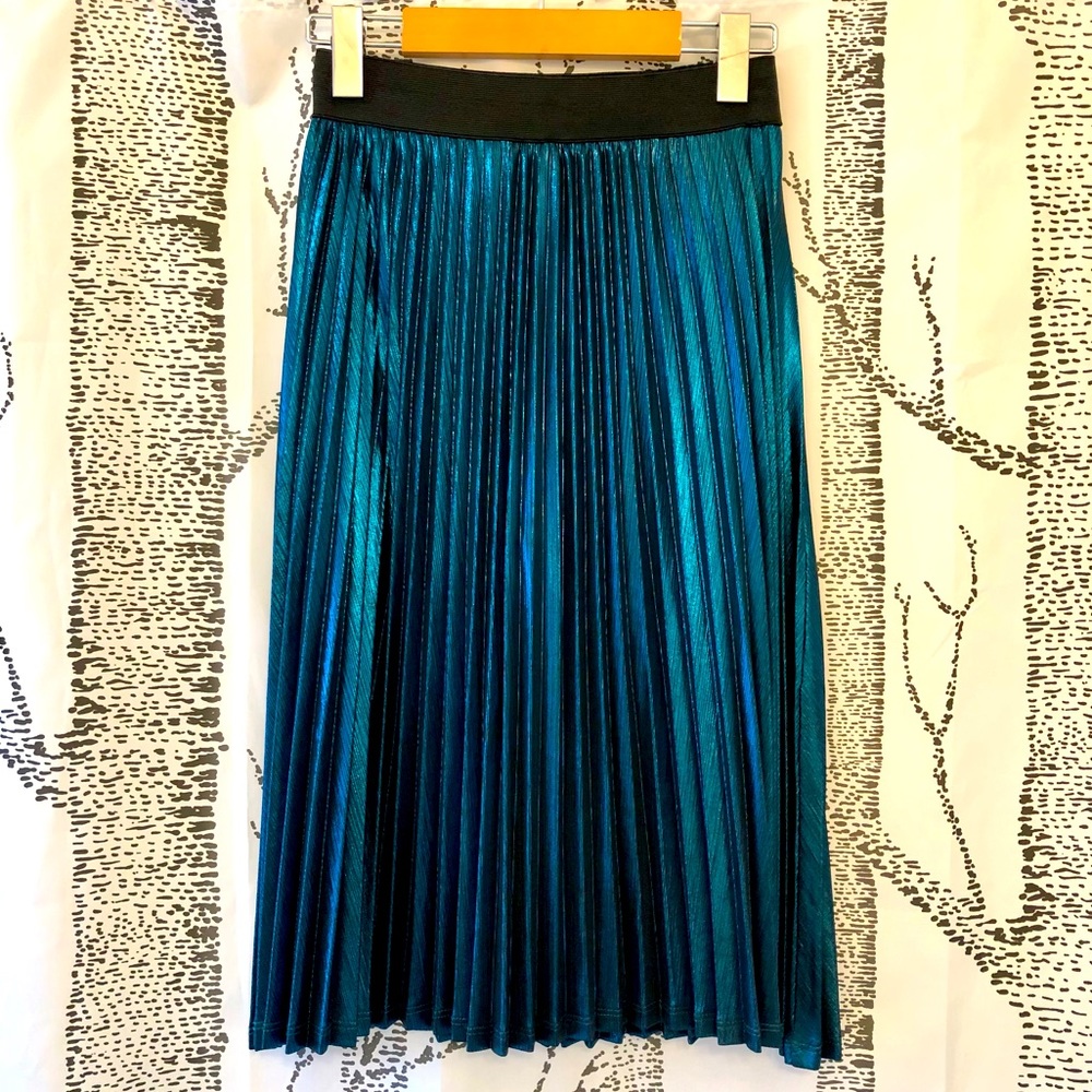 NWT Forever 21 Iridescent Teal Skirt
